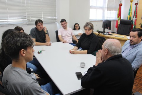 Vereadores se reúnem com representantes do IFC para tratar de problemas no transporte escolar