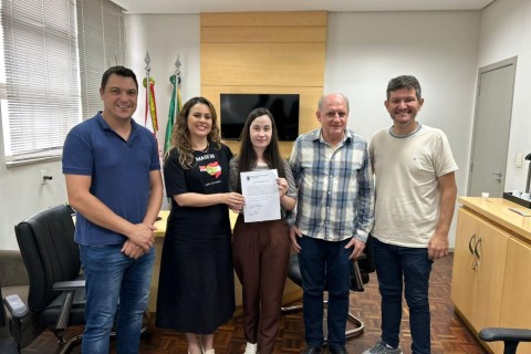 Daniele Kroetz toma posse como Agente Legislativo na Câmara de Concórdia